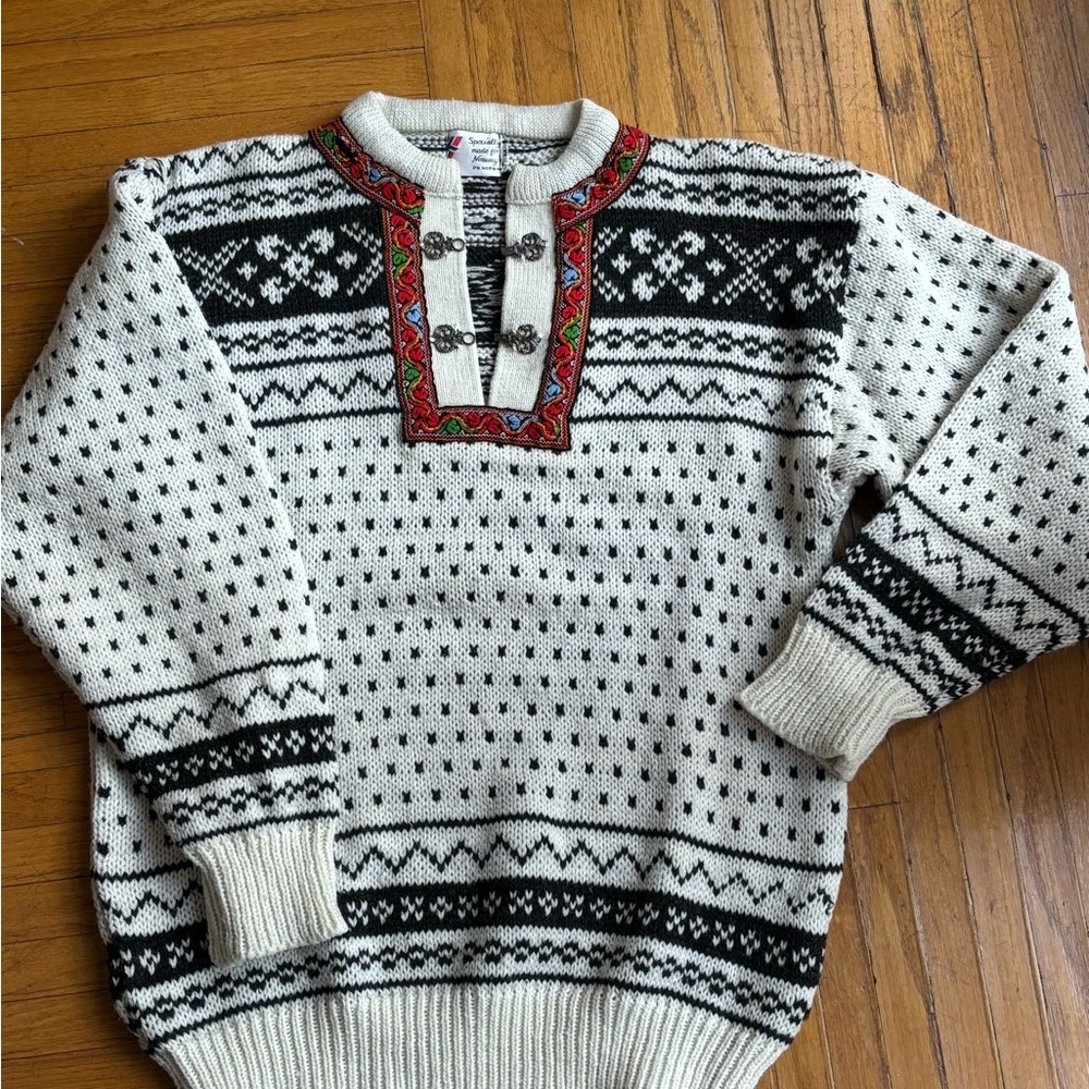 NOR White and Black Crewneck Sweater with Nordic Pattern